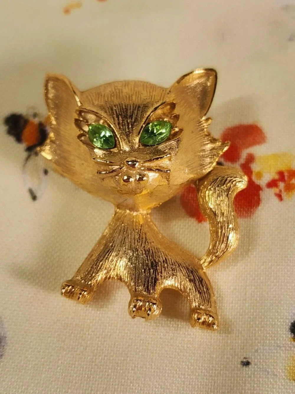 VINTAGE Gold-Tone Cat Brooch With Distinctive Green Rhinestone Eyes